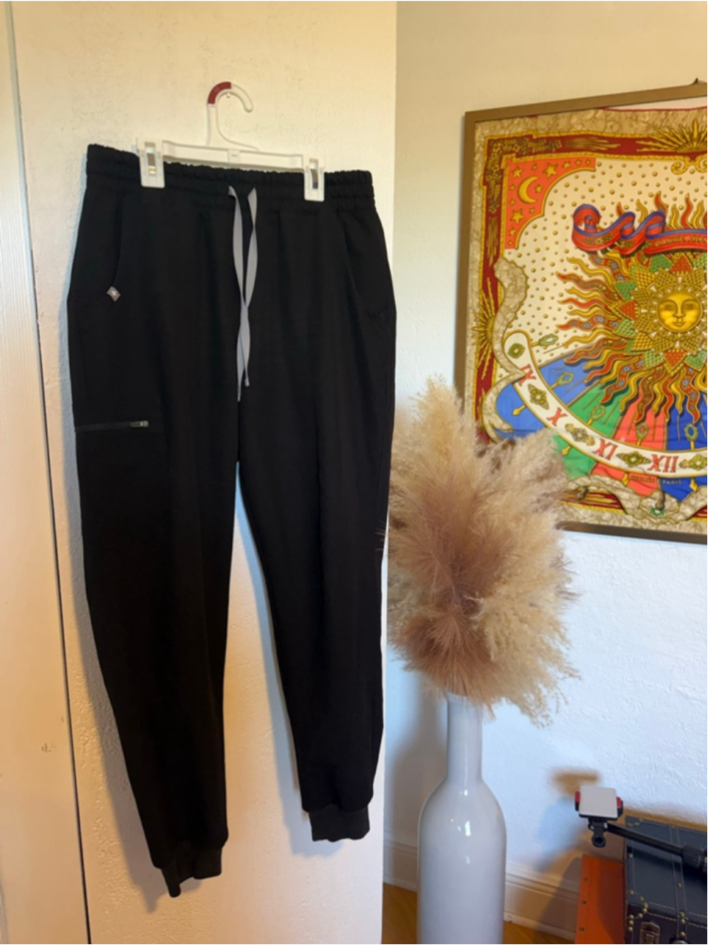 Preowned,Women's FIGS Black Technical Collection Joggers with Gray Drawstring, M